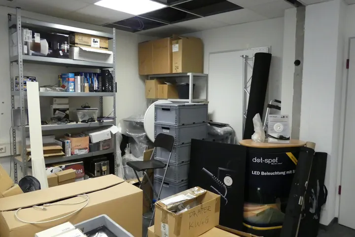 Rauminhalt Hinweis: ohne Position 648, ohne Serverschrank, Haustechnik, Archivregale, Dokumente